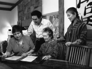 From left, Irene Goldman, Kevin, Marion and Mira Nakashima meeting in the Nakashima Reception House, deciding to build the second Sacred Peace Table for Russia in 1995.
